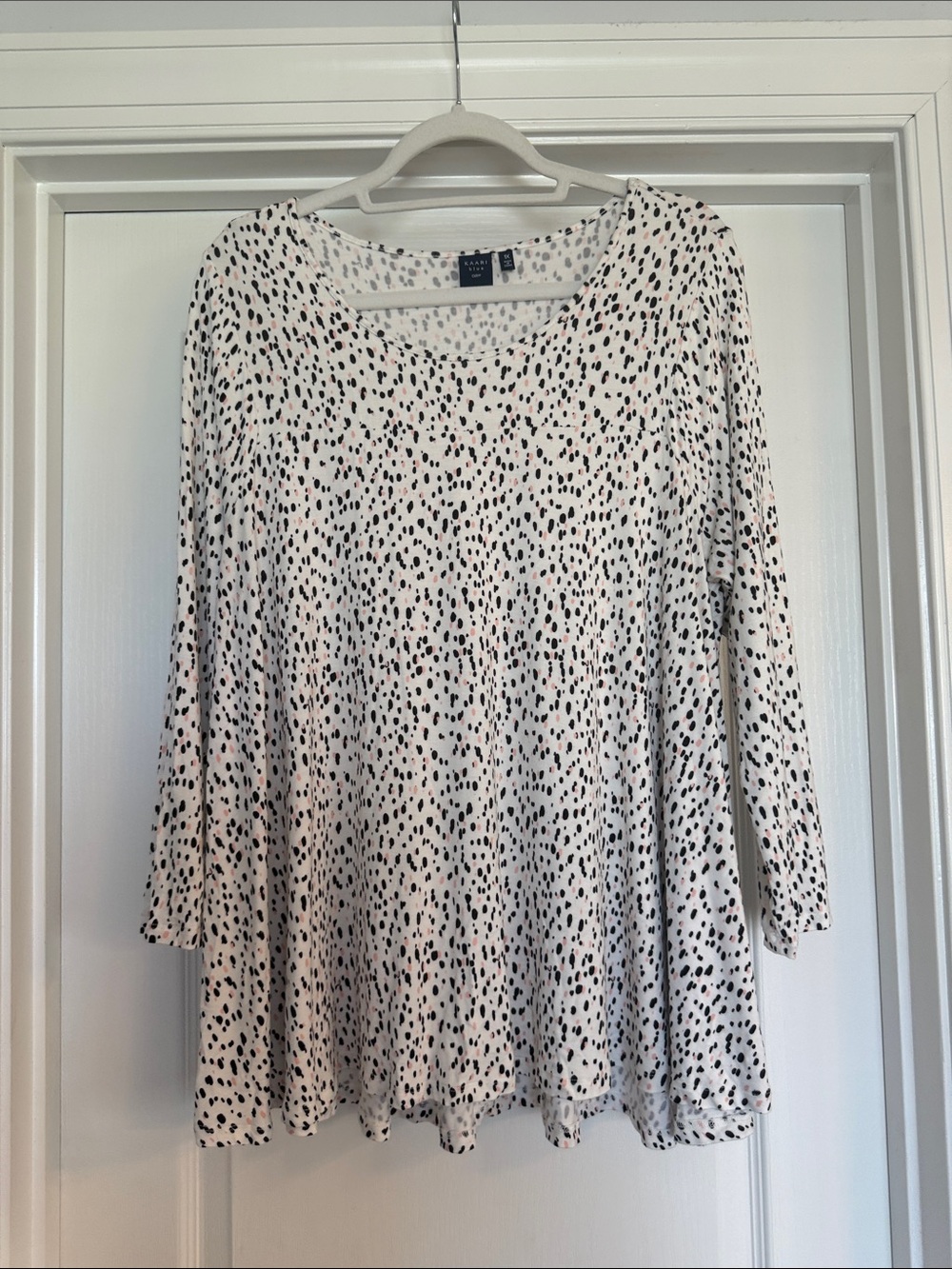 Kaari Blue Womens Long-Sleeve Top Plus Size 1X White with Black Speckles Flowy